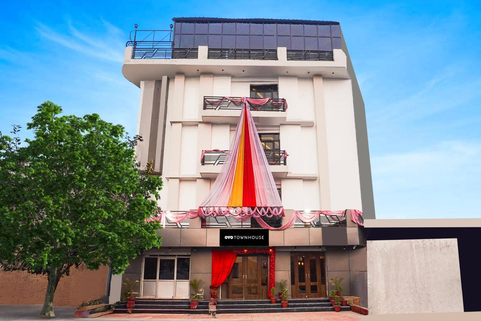 Super Townhouse The Royal Casa Hotel กาเซียบัด ภายนอก รูปภาพ
