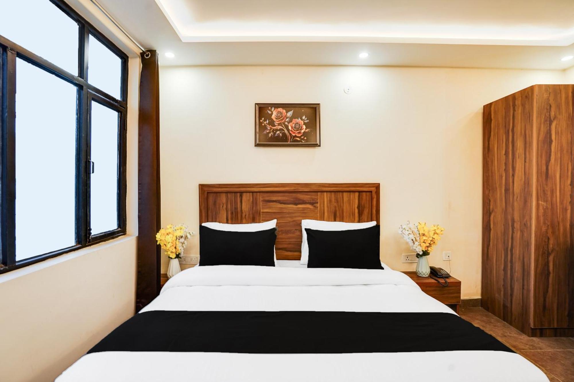 Super Townhouse The Royal Casa Hotel กาเซียบัด ภายนอก รูปภาพ