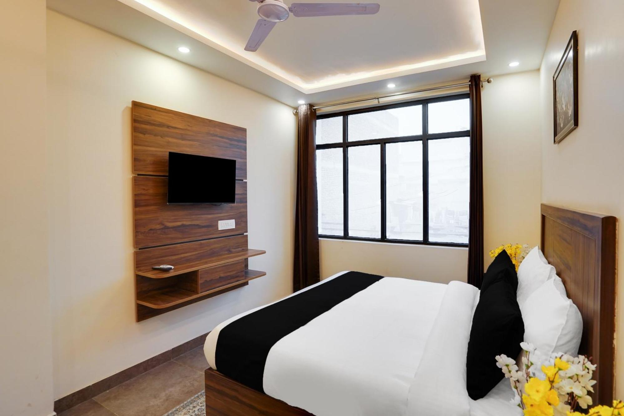 Super Townhouse The Royal Casa Hotel กาเซียบัด ภายนอก รูปภาพ