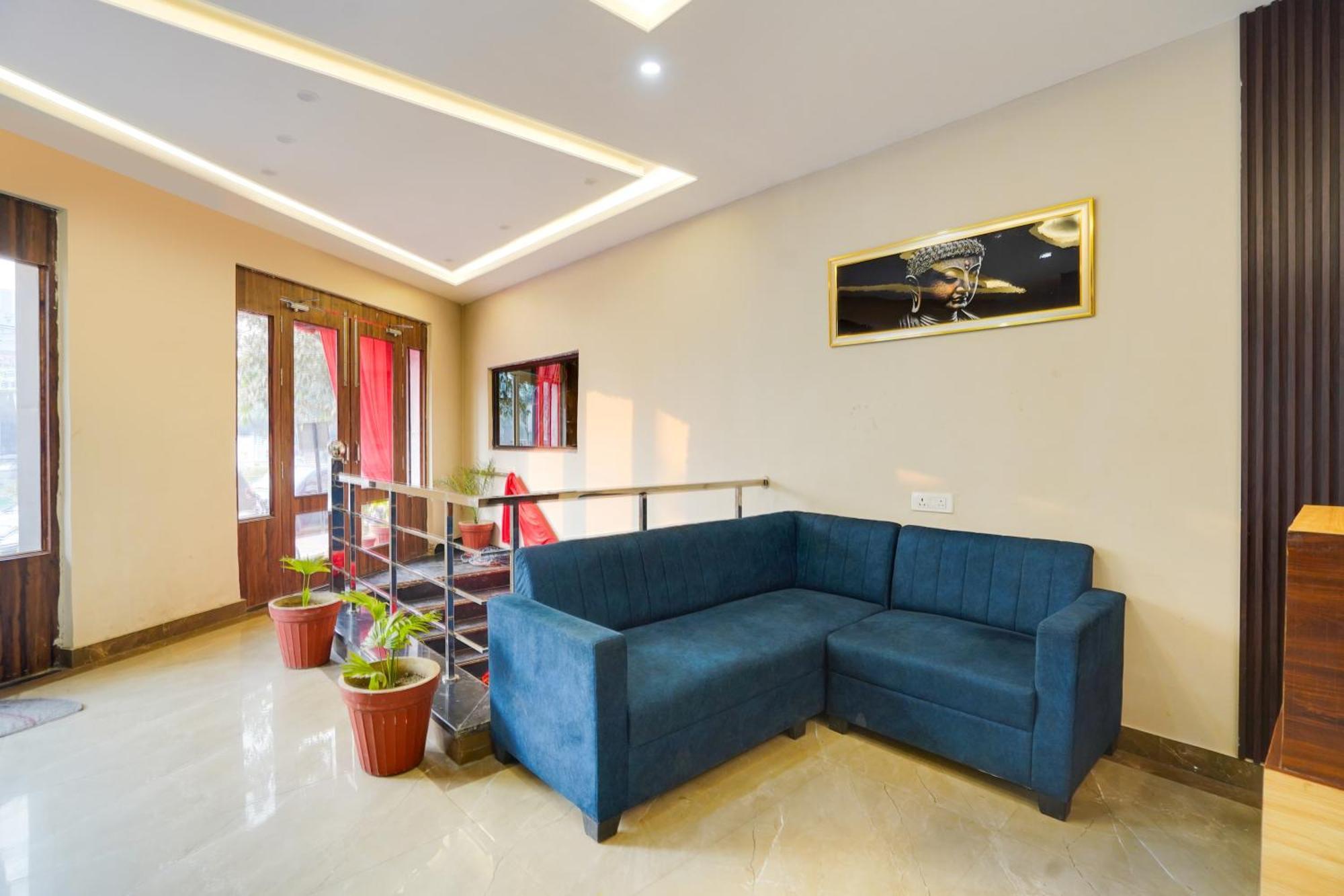 Super Townhouse The Royal Casa Hotel กาเซียบัด ภายนอก รูปภาพ