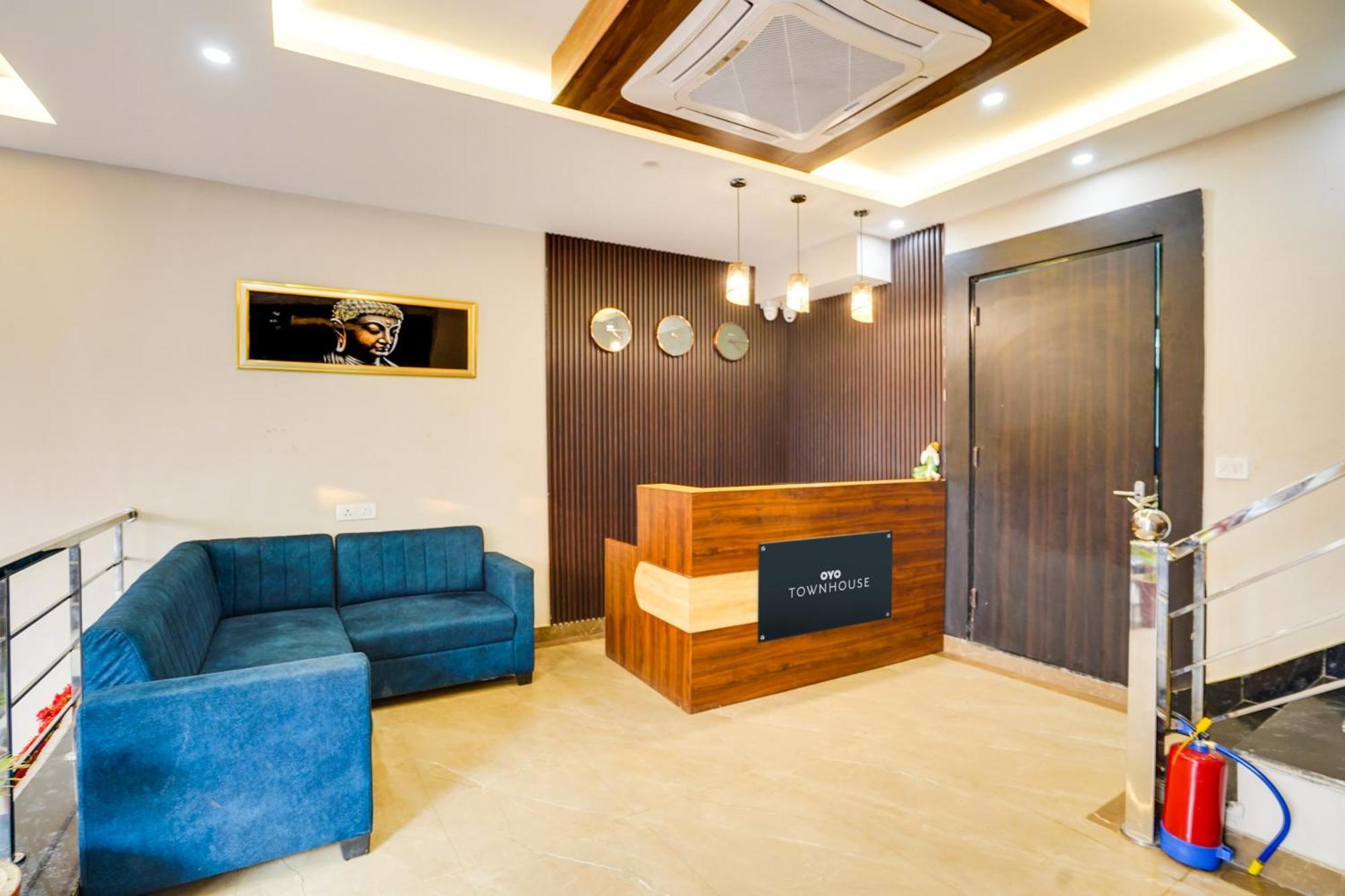 Super Townhouse The Royal Casa Hotel กาเซียบัด ภายนอก รูปภาพ