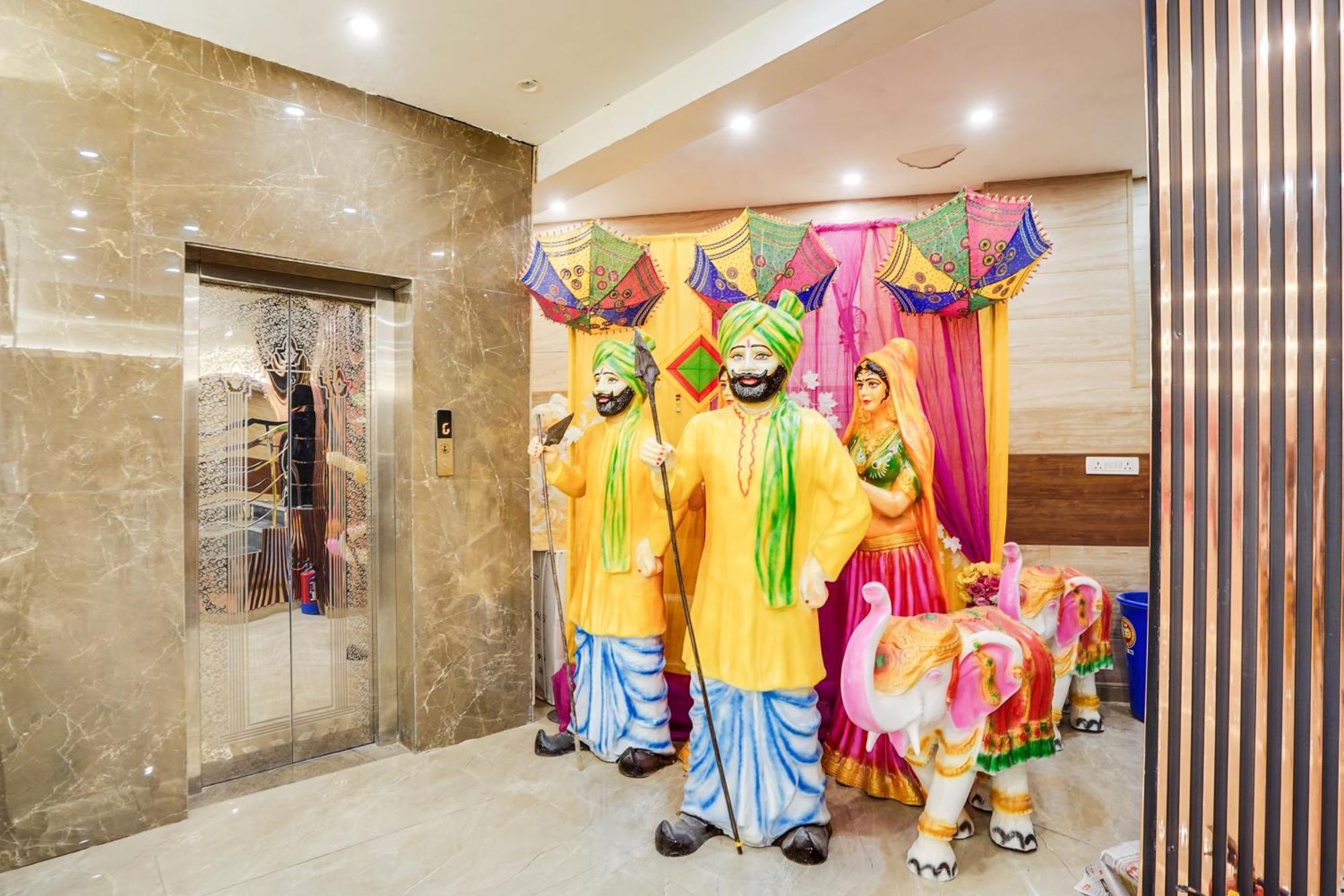 Super Townhouse The Royal Casa Hotel กาเซียบัด ภายนอก รูปภาพ