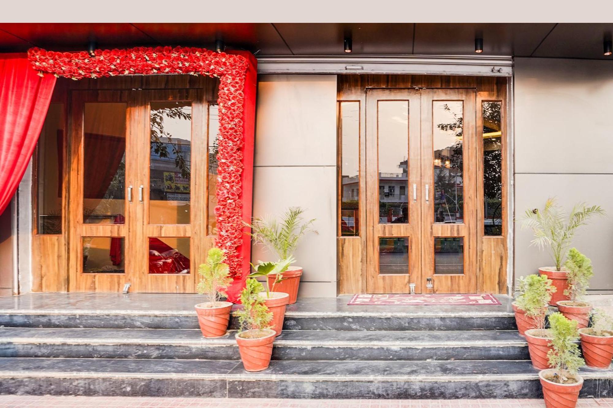 Super Townhouse The Royal Casa Hotel กาเซียบัด ภายนอก รูปภาพ