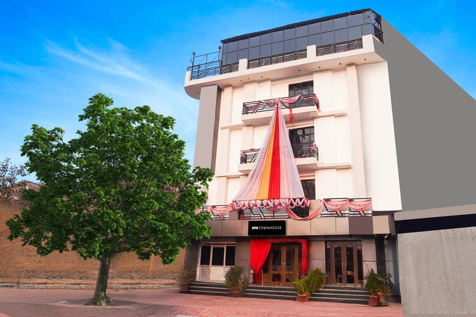 Super Townhouse The Royal Casa Hotel กาเซียบัด ภายนอก รูปภาพ