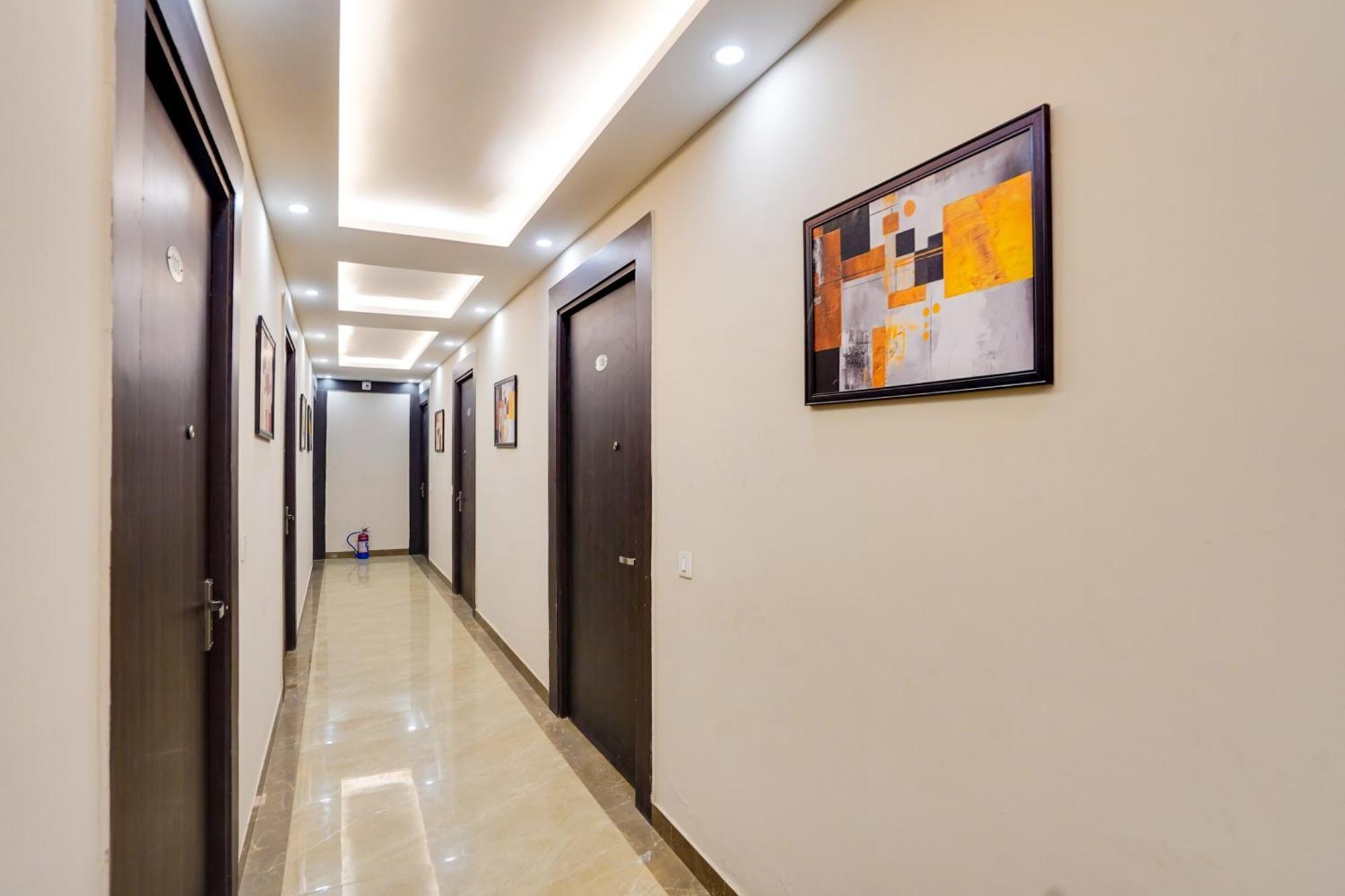 Super Townhouse The Royal Casa Hotel กาเซียบัด ภายนอก รูปภาพ