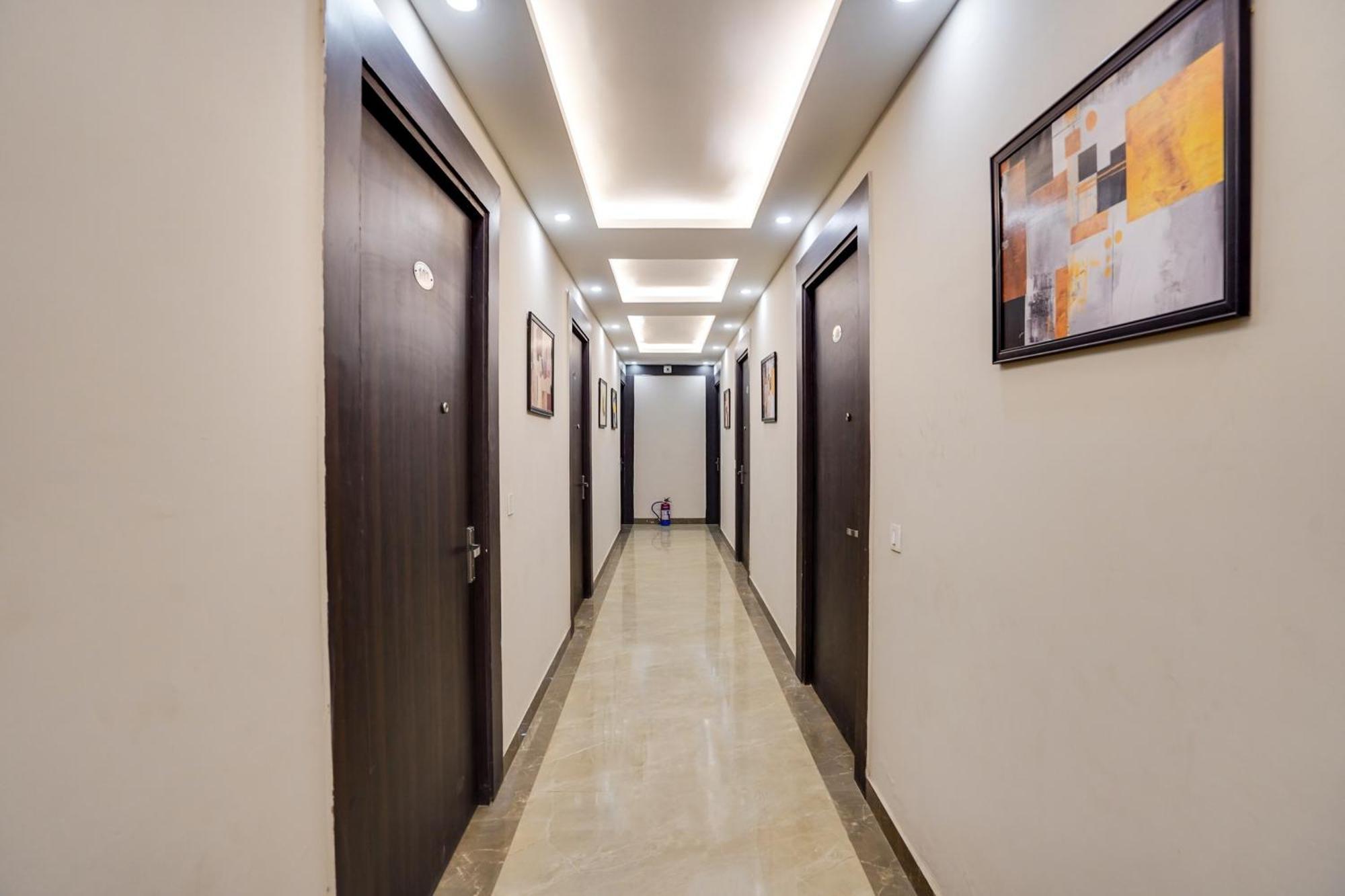 Super Townhouse The Royal Casa Hotel กาเซียบัด ภายนอก รูปภาพ