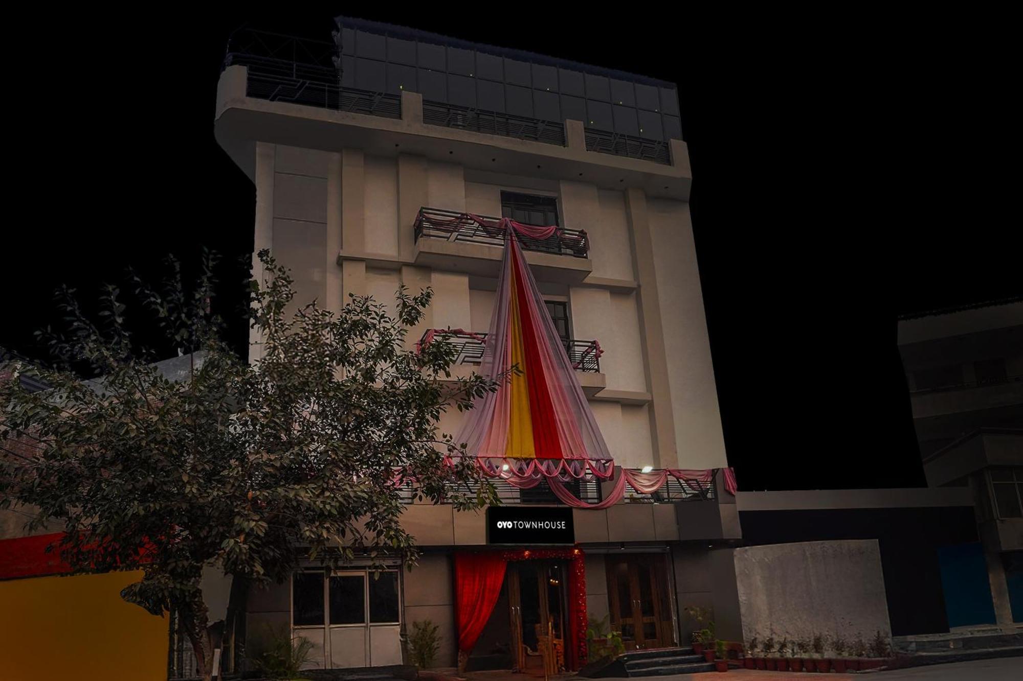 Super Townhouse The Royal Casa Hotel กาเซียบัด ภายนอก รูปภาพ