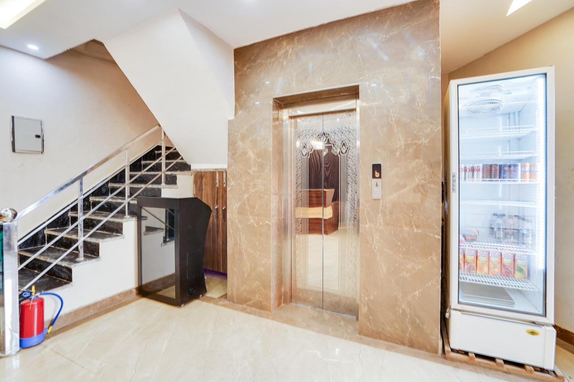 Super Townhouse The Royal Casa Hotel กาเซียบัด ภายนอก รูปภาพ